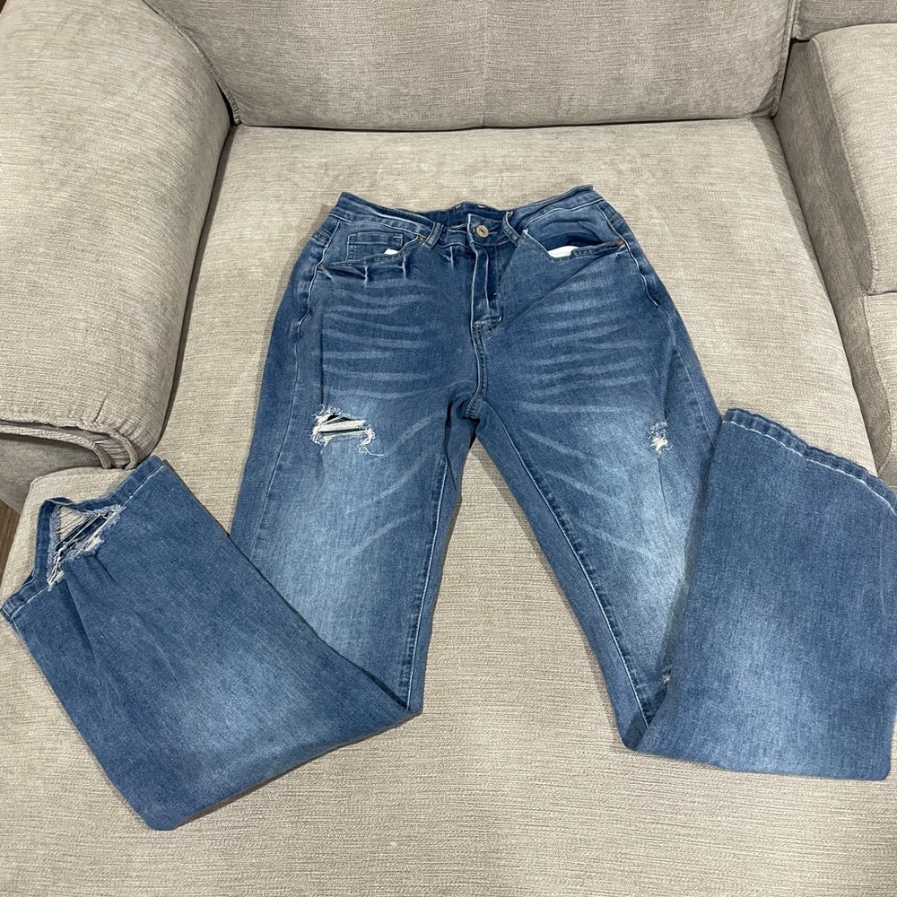 New w/o Tags Women’s Distressed Blue Jeans